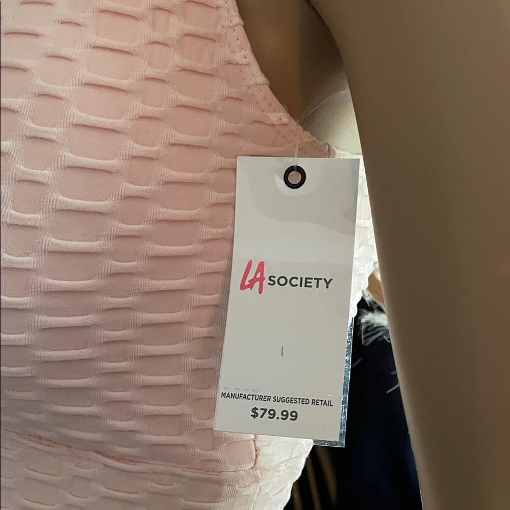 Textured peach Sports Bra - Picture 6 of 9